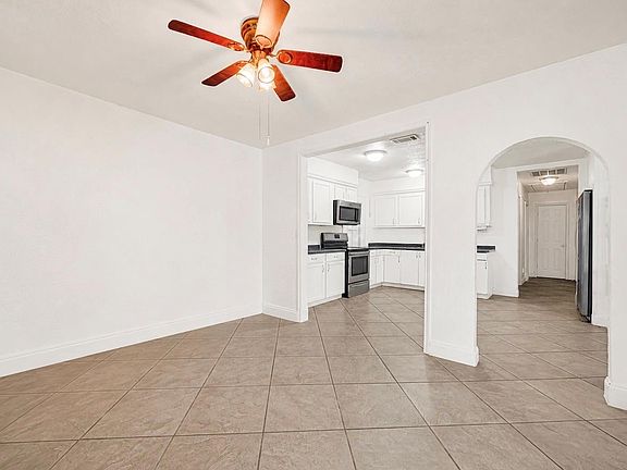 4th image of 3319 Sophie Ann Dr