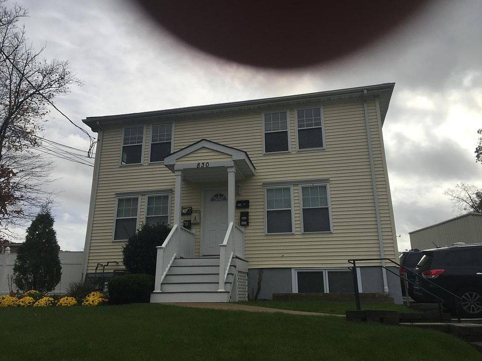1st image of 830 Pleasant St APT 2