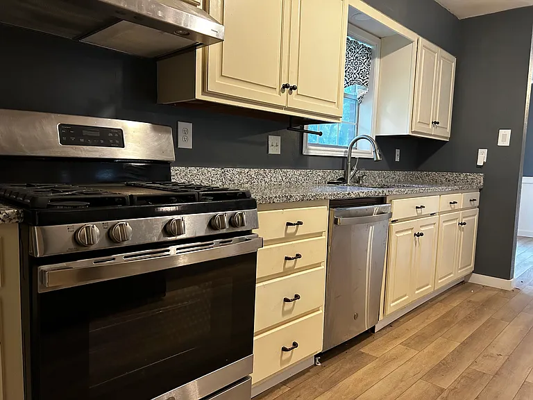 1005 Nichols St — Photo 9