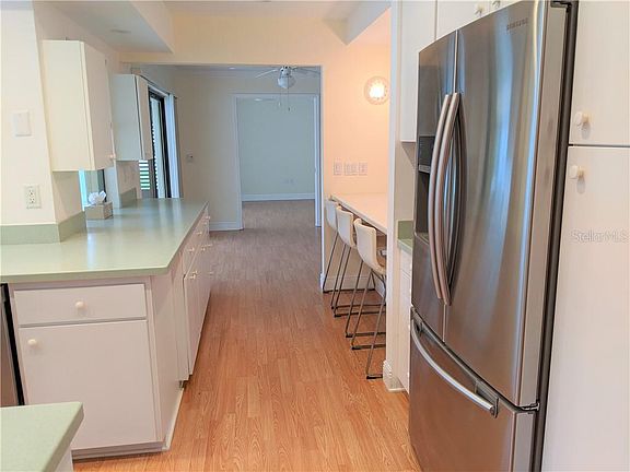 4th image of 3739 Glen Oaks Manor Dr