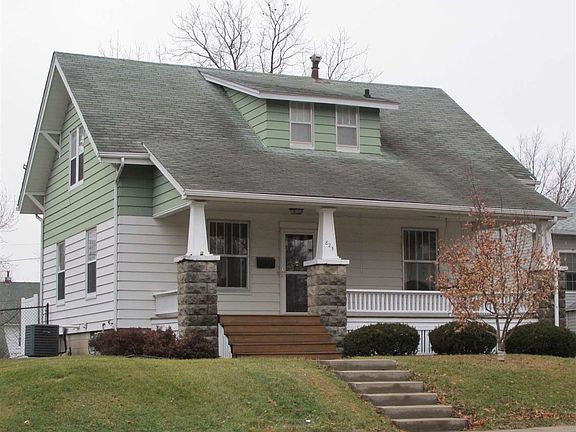 2nd image of 825 S Iowa Ave