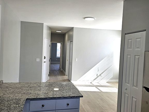 4th image of 33 Rowe Ave