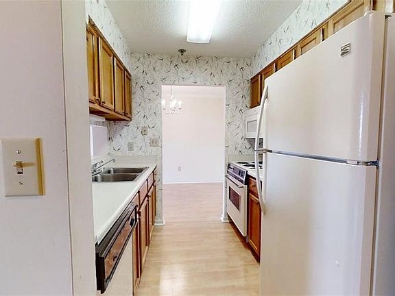 5th image of 300 Johnson Ferry Rd #B607