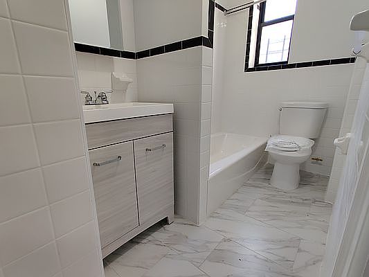 2nd image of 600 Trinity Ave APT 6H