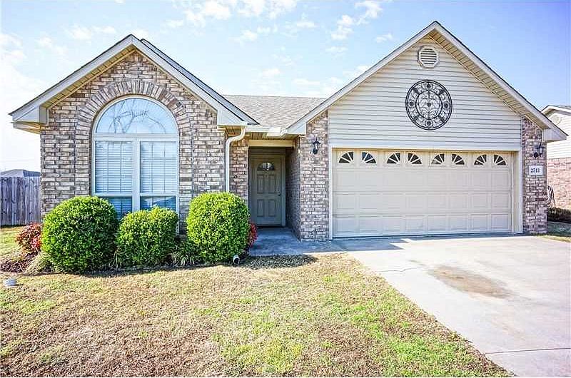 1st image of 2513 Red Oak Dr