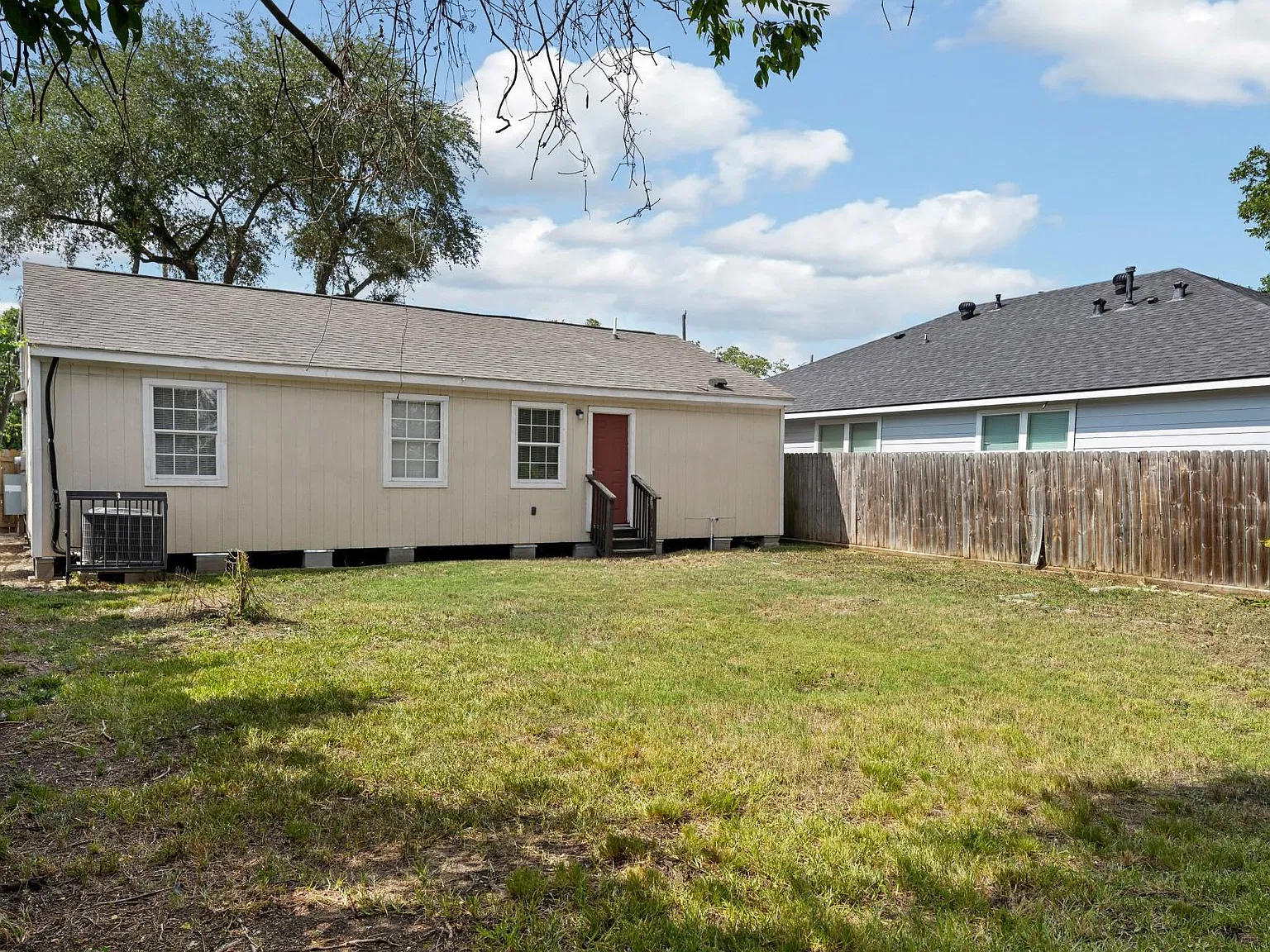 3 bed, 2.0 bath, 1264 sqft, $1,675 — Photo 2