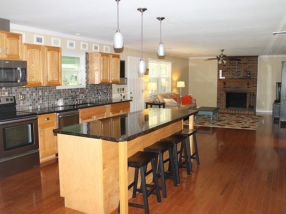 Large Open Kitchen
						:
						This is a dream kitchen with tons of storage!