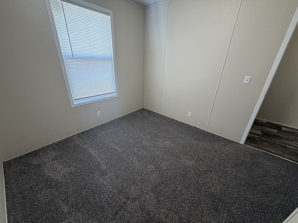 38052 Johannes Dr, photo 21