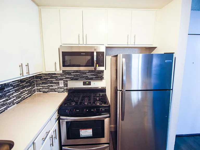 Marathon Apartments — Photo 7