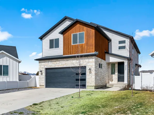 3557 E Royal Dornoch Dr, Eagle Mountain, UT 84005