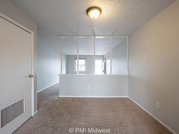 3rd image of 209 W Green Meadows Dr