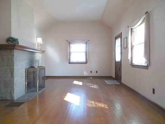 4th image of 4489 Rosemont Pl