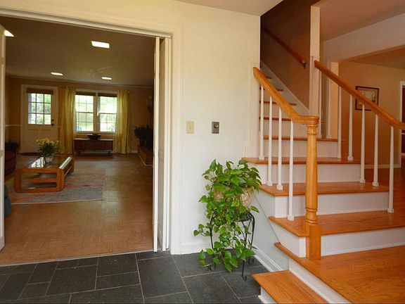 4th image of 241 Chesterfield Pl