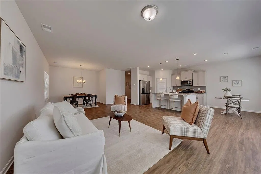 4 bed, 2.5 bath, 2220 sqft, $2,350 — Photo 2
