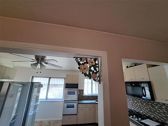 5th image of 18 Ville Donna Ct