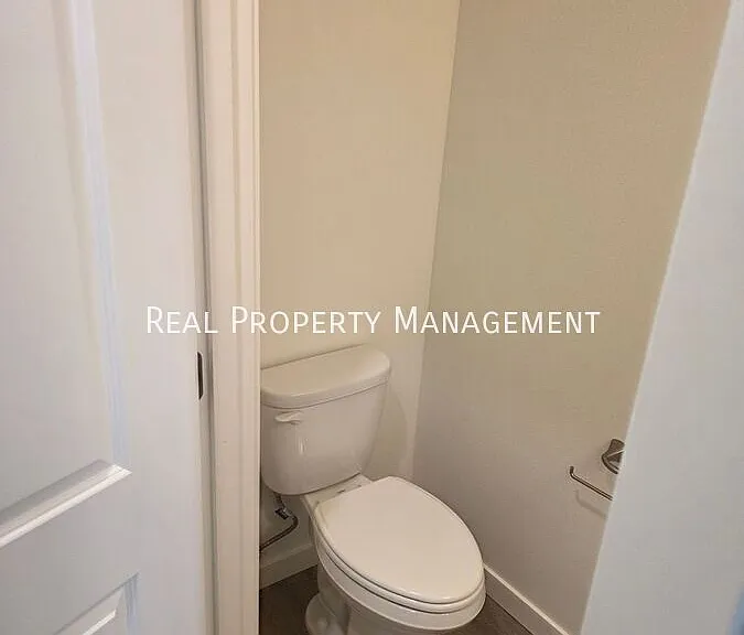4388 NE 110th Ave — Photo 7