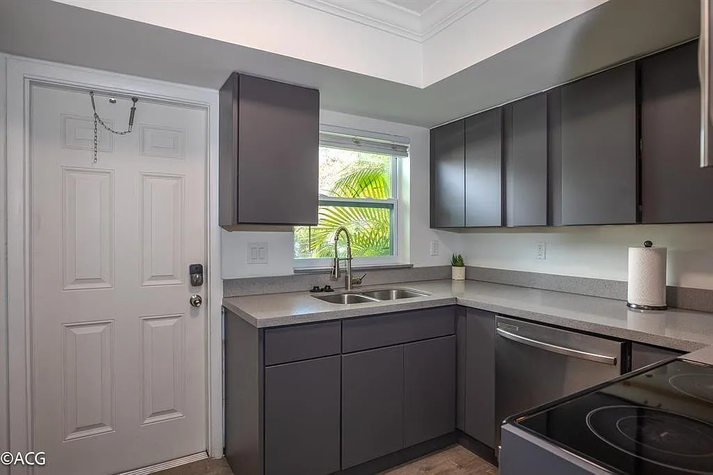 2 bed, 1.0 bath, 1738 sqft, $2,500 — Photo 4