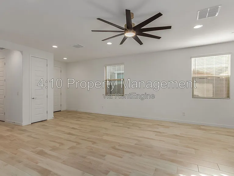 2222 E Palmdale Ln — Photo 15