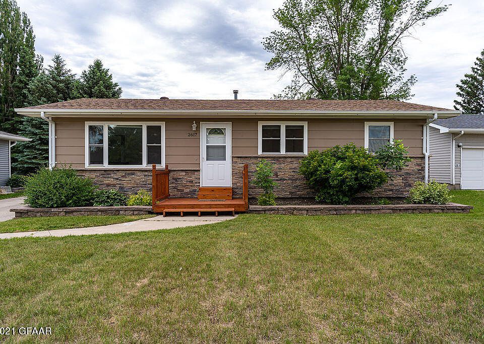 1st image of 2617 Crescent Dr