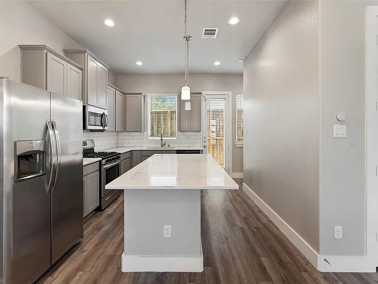 7703 Rainbow Close Ln — Photo 8