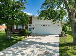 1552 Beaver Creek Ln, Dayton, OH 45429