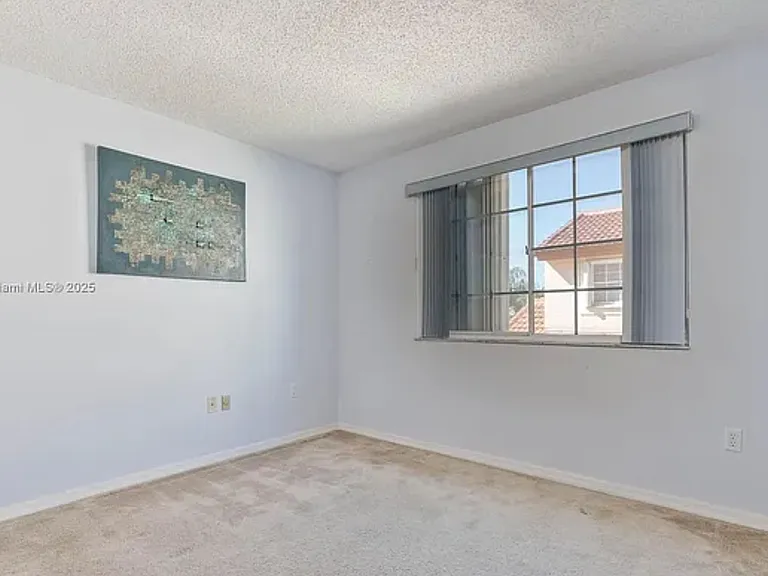 15011 SW 112th Ter — Photo 2