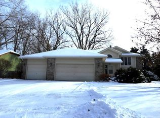 2978 Ontario Rd, Little Canada, MN 55117