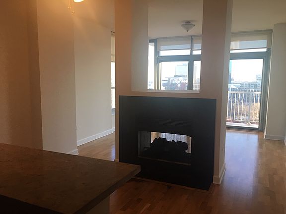 5th image of 1600 S Prairie Ave Unit 1708