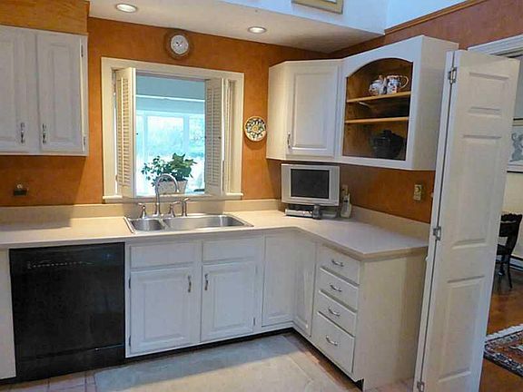 5th image of 13 Wonderbrook Drive #13