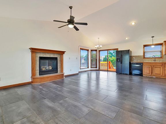 4th image of 900 Sandalwood Cir
