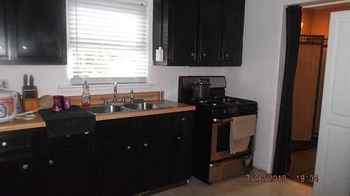 3rd image of 925 Hanson St