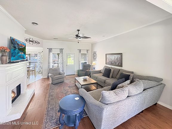 5th image of 113 Twin Oaks Dr