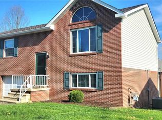 105 Meadowview Ct, Uniontown, PA 15401