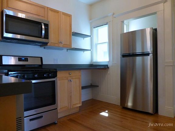 3rd image of 844 14th St