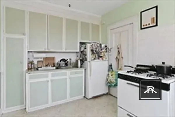 72 Strathmore Rd #11B — Photo 2