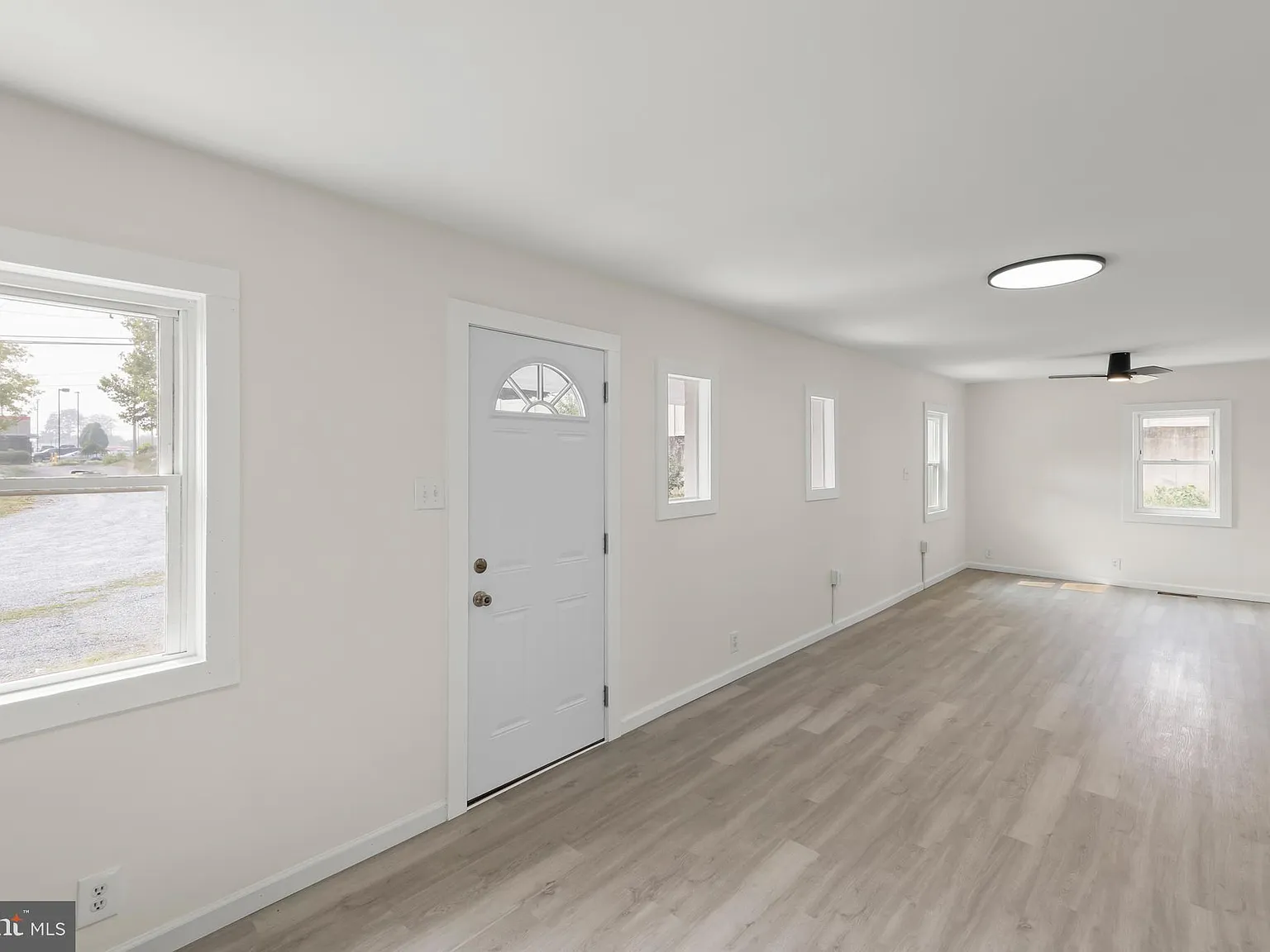 3 bed, 2.0 bath, 1725 sqft, $2,000 — Photo 4