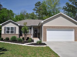 201 Garnet Hill Dr, Lenoir City, TN 37772