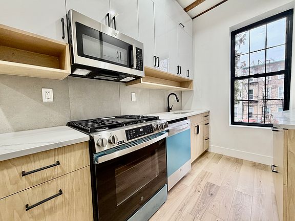 3rd image of 58 Sutton St APT 2