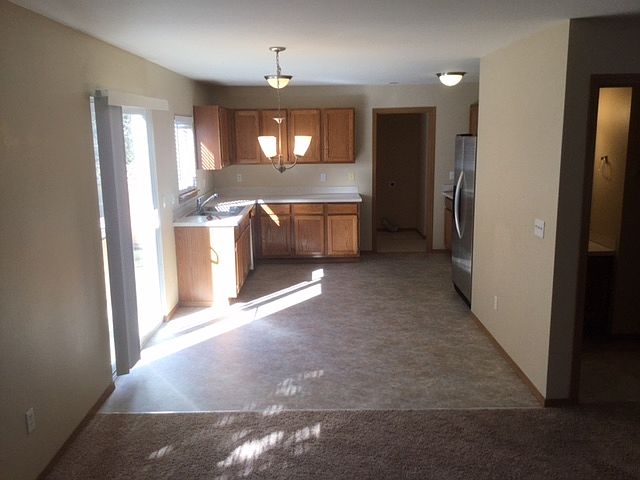 2nd image of 2925 Sheldon Jackson St