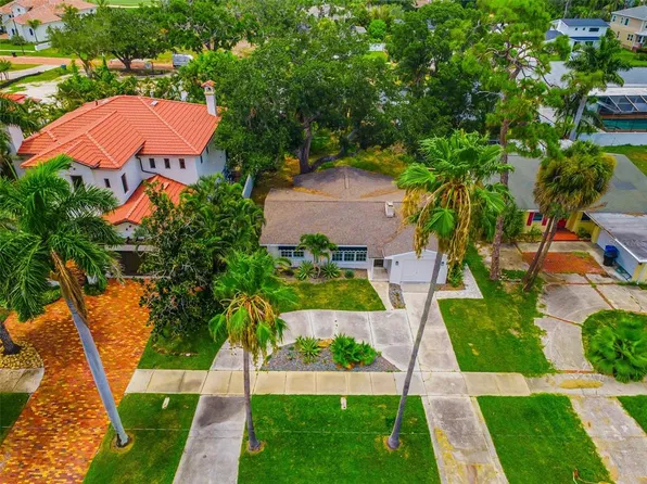910 SNELL ISLE BOULEVARD NE, ST PETERSBURG, FL 33704