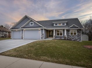 413 Chapel Hill Dr, Johnson Creek, WI 53038