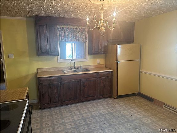 5th image of 518 Pinehurst Ave