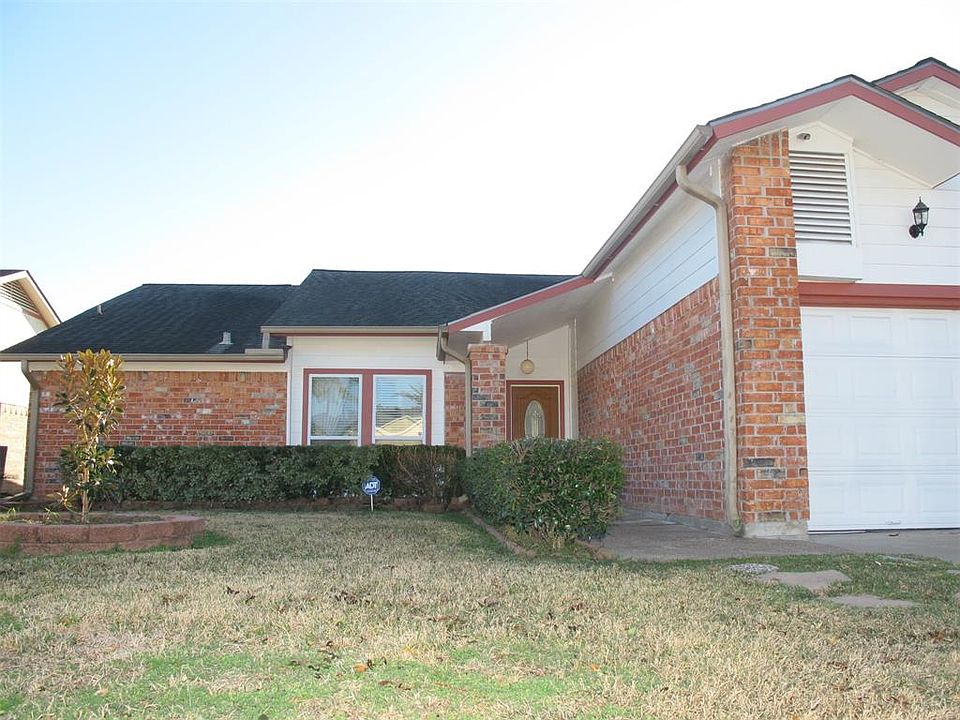 1st image of 12047 Fairpoint Dr
