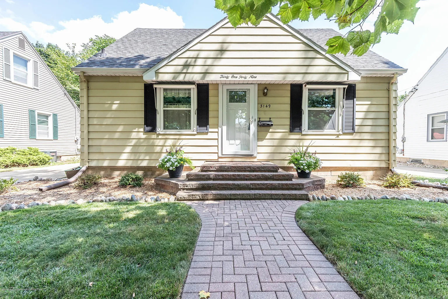 3149 Alden Dr photo 1