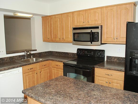 3rd image of 7636 Lee Landing Dr