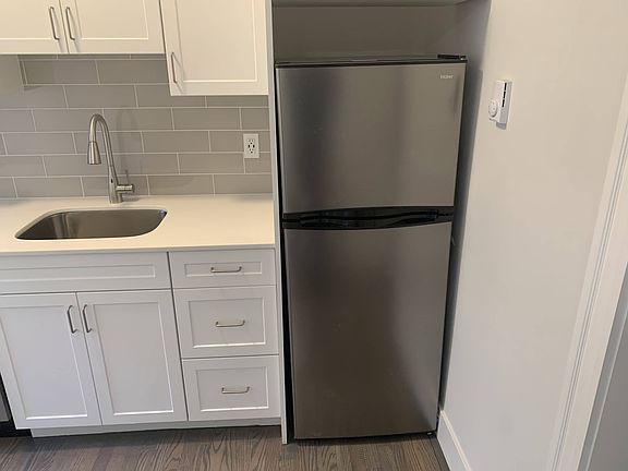 4th image of 82 Park Dr #12