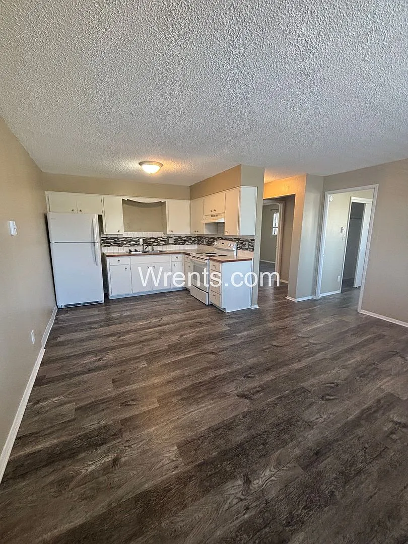 Off Street Parking 2bd/1bath Charming Apartment in Historic Browne's Addition — Photo 3