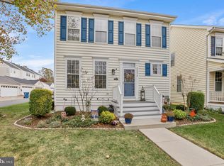 26072 Flintonbridge Dr, Chantilly, VA 20152