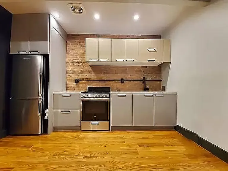 301 Broadway #2A — Photo 2