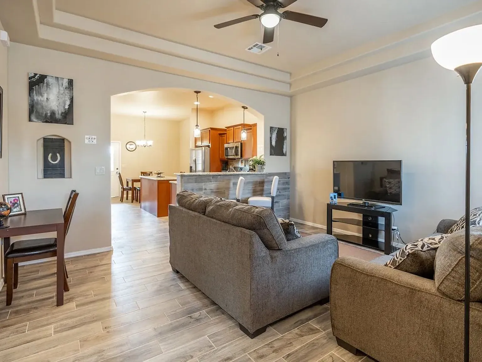 1007 Colorado - D — Photo 2